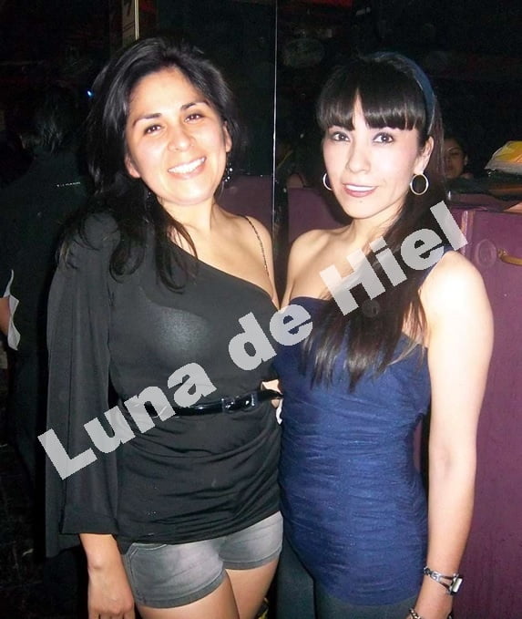 インドの大きなおばさんたちのお尻。
 #95107674