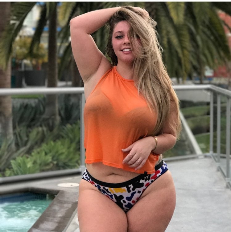 エラナ・ブライアン
 #93699977