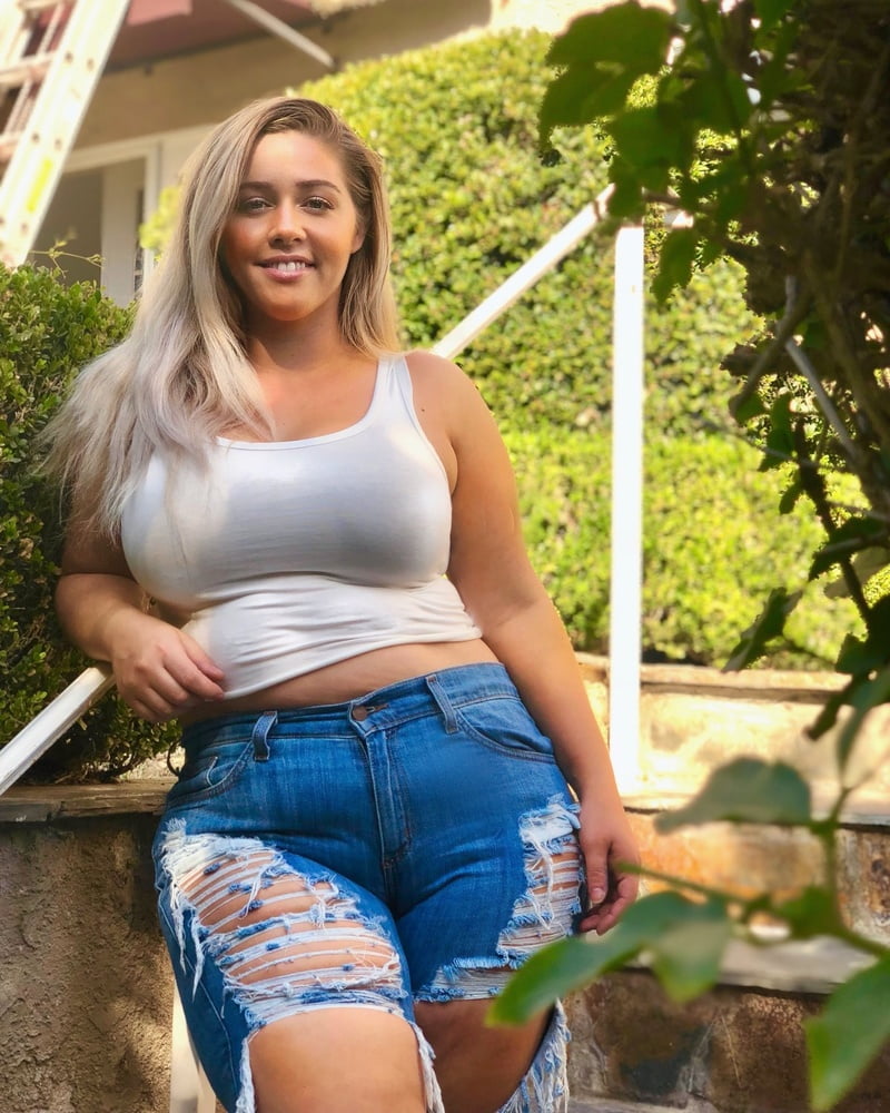 エラナ・ブライアン
 #93699980