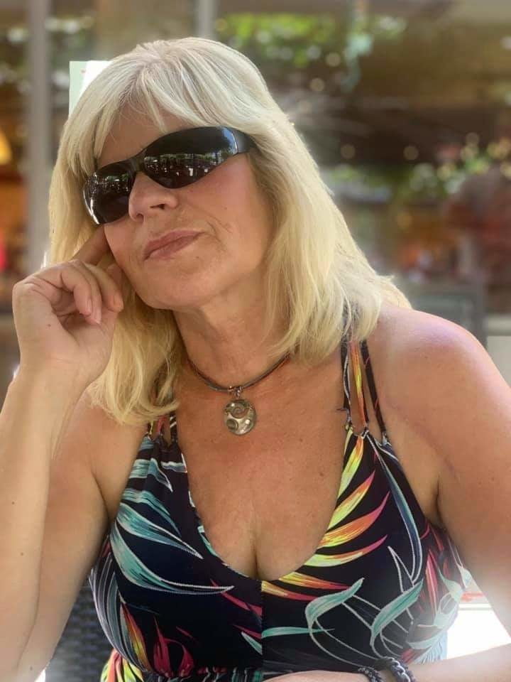 Reife enge lustvolle frauen
 #92128261