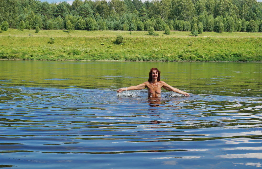 Nackt spielen im Wolga-Fluss
 #89287389