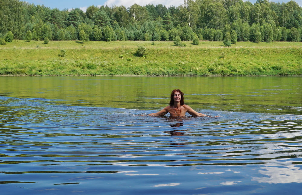 Nackt spielen im Wolga-Fluss
 #89287394