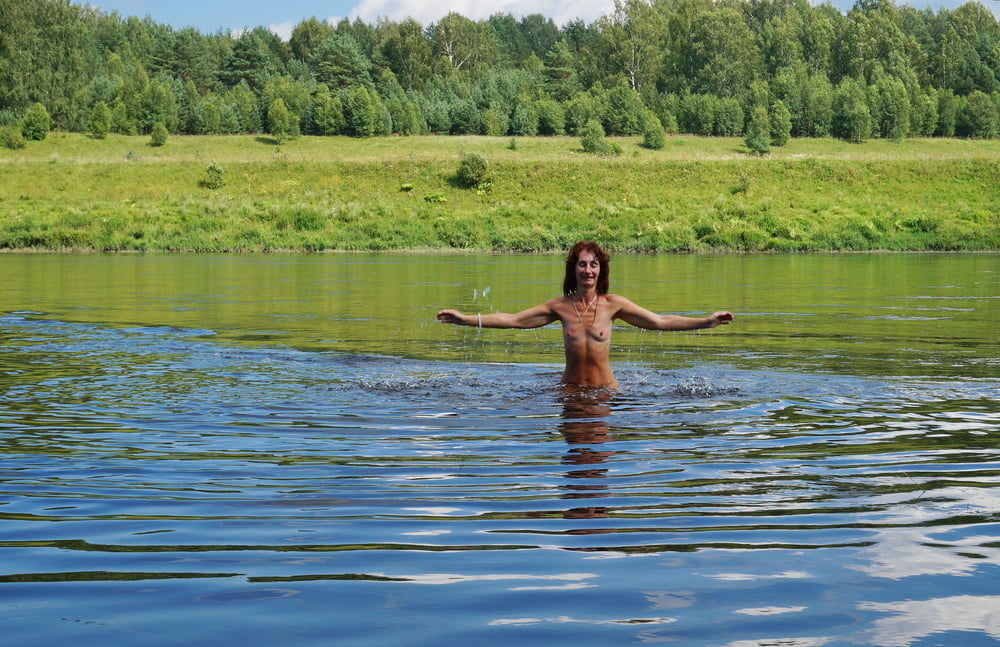 Nackt spielen im Wolga-Fluss
 #89287395