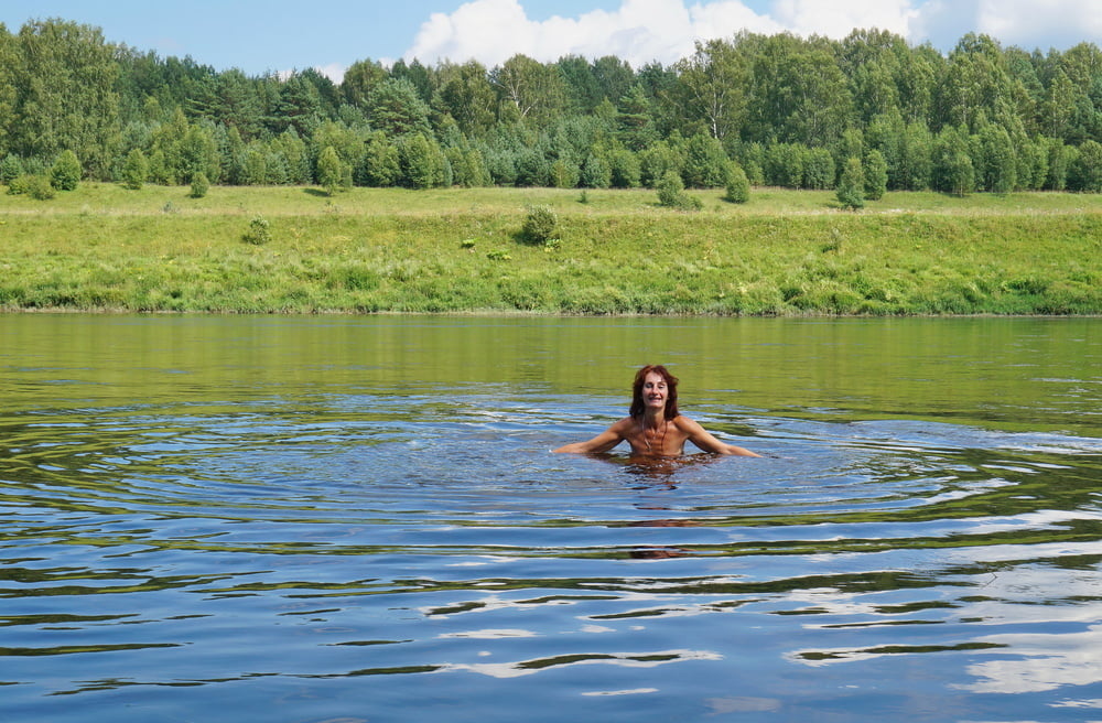 Nackt spielen im Wolga-Fluss
 #89287407