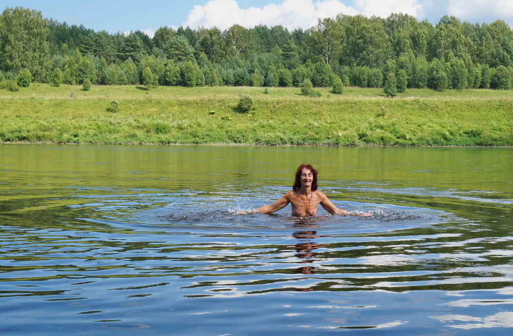 Nackt spielen im Wolga-Fluss
 #89287411