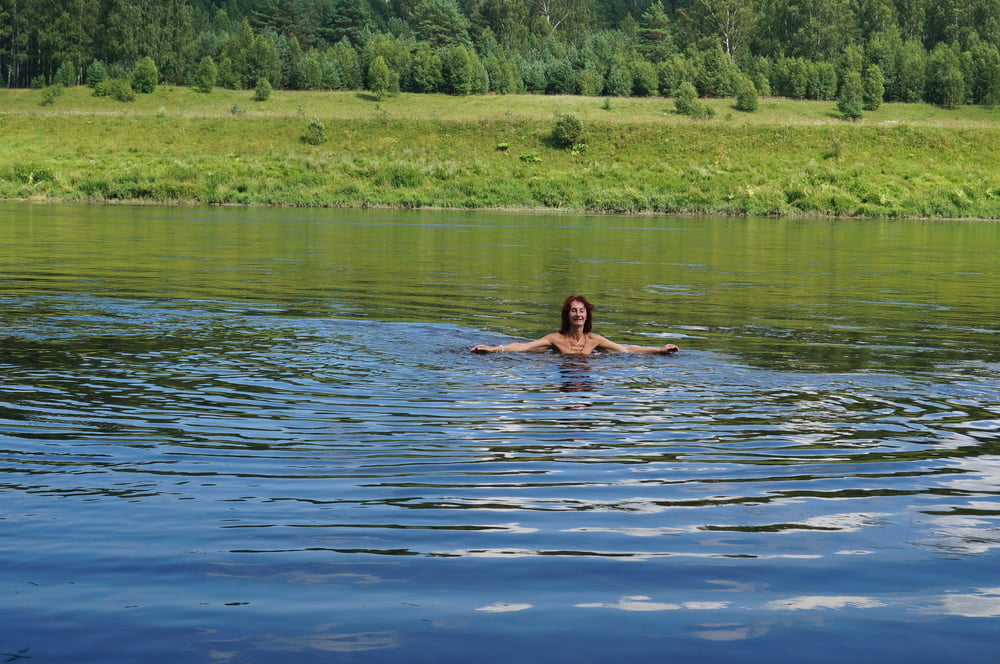 Nackt spielen im Wolga-Fluss
 #89287420