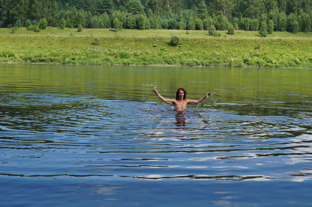 Nackt spielen im Wolga-Fluss
 #89287421