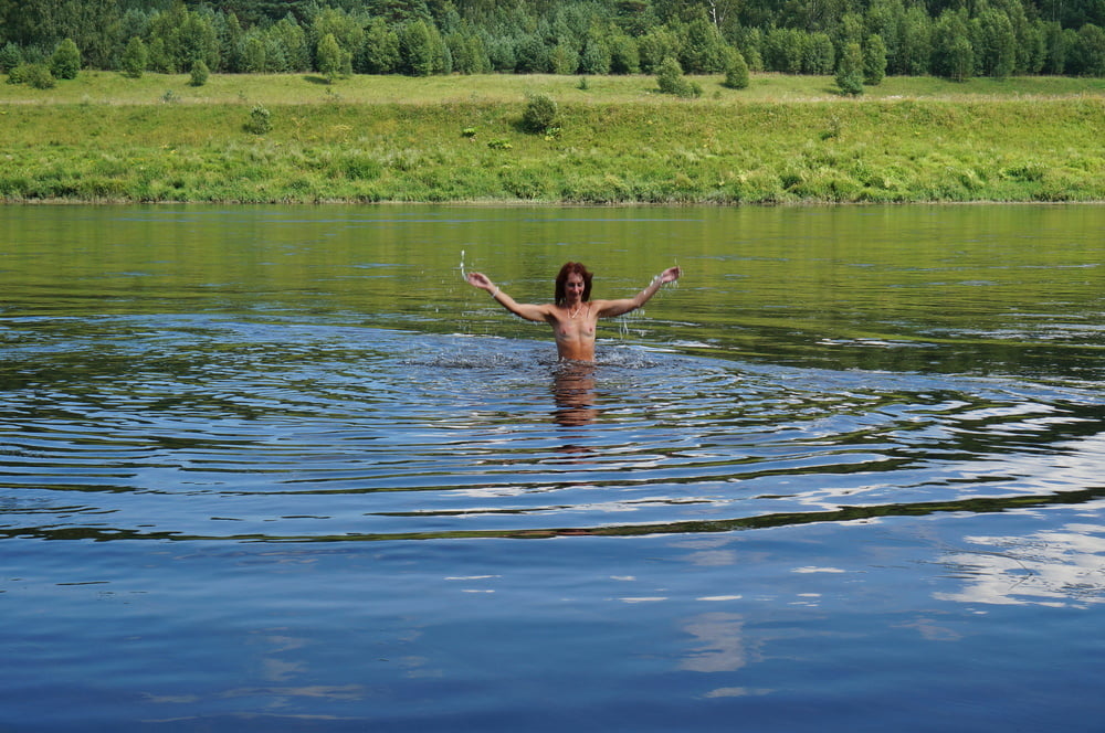 Nackt spielen im Wolga-Fluss
 #89287424