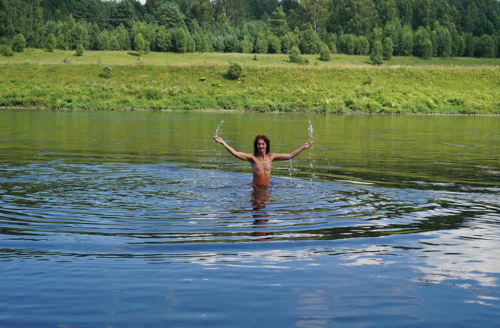 Nackt spielen im Wolga-Fluss
 #89287427