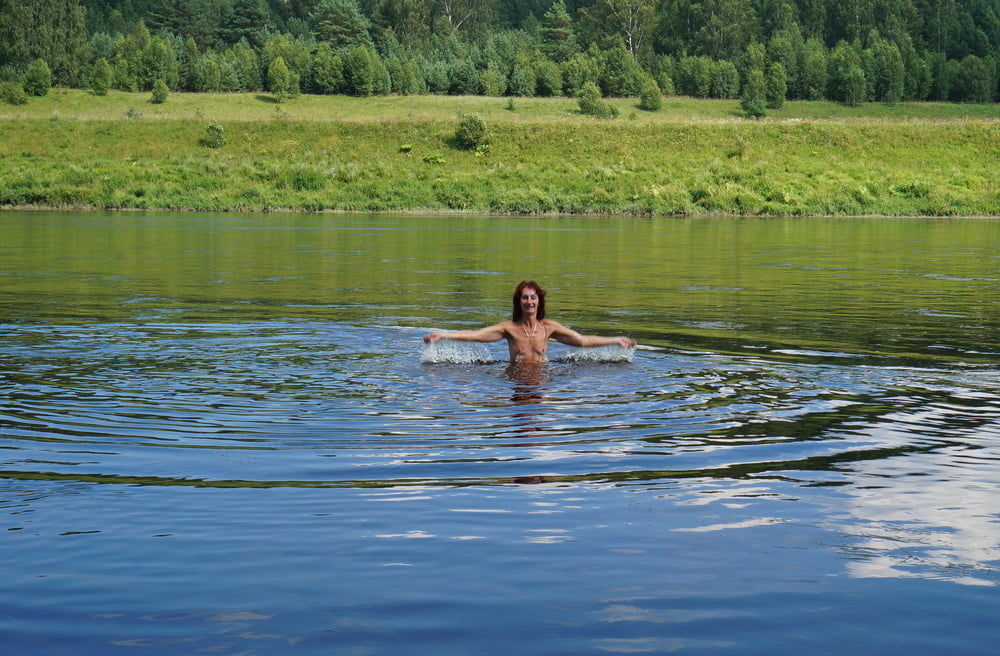 Nackt spielen im Wolga-Fluss
 #89287428