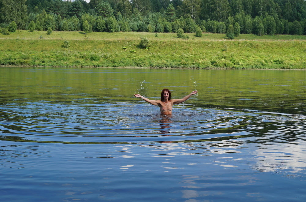 Nackt spielen im Wolga-Fluss
 #89287430