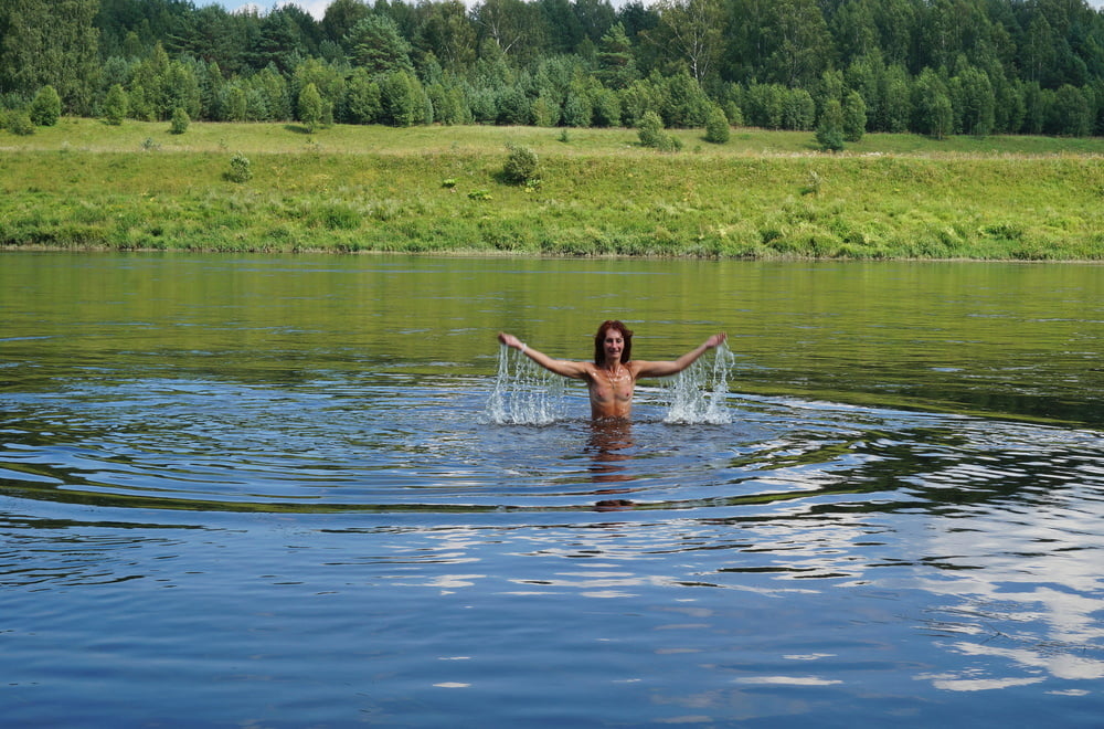 Nackt spielen im Wolga-Fluss
 #89287431