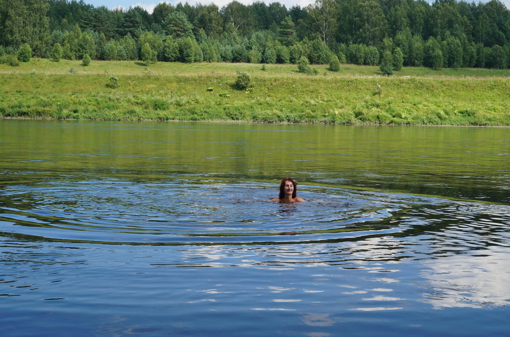 Nackt spielen im Wolga-Fluss
 #89287432