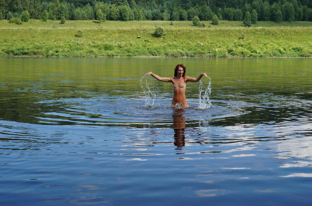 Nackt spielen im Wolga-Fluss
 #89287433