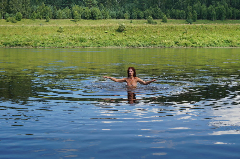 Nackt spielen im Wolga-Fluss
 #89287434