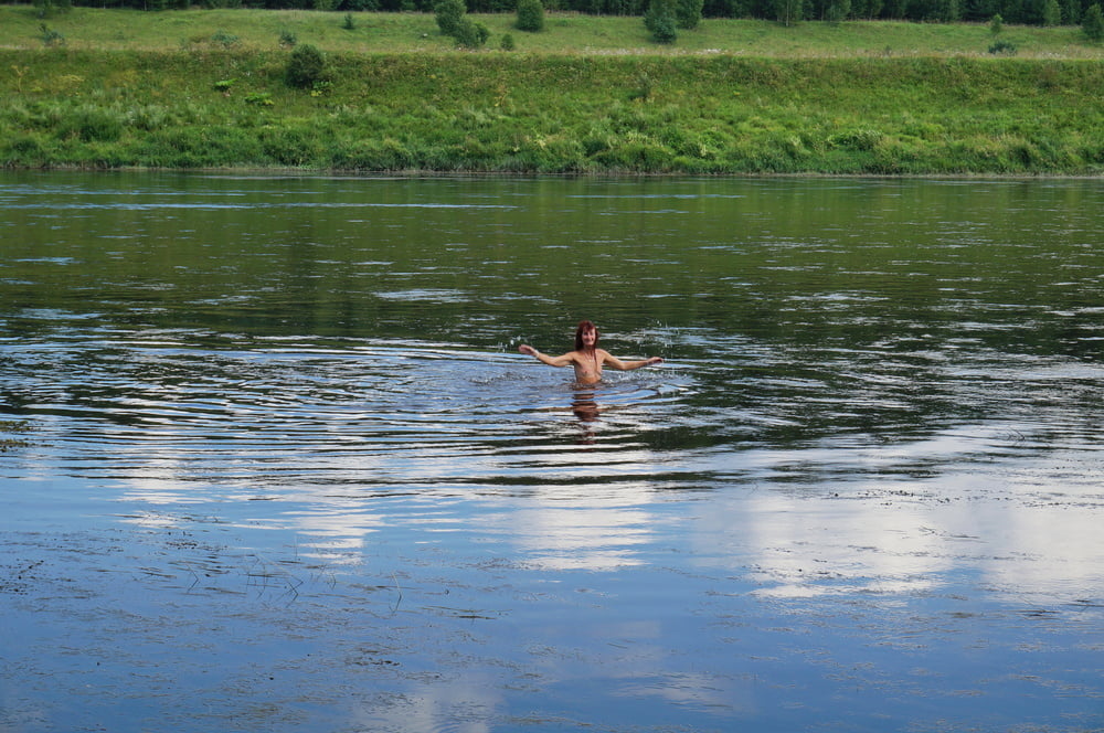 Nackt spielen im Wolga-Fluss
 #89287436