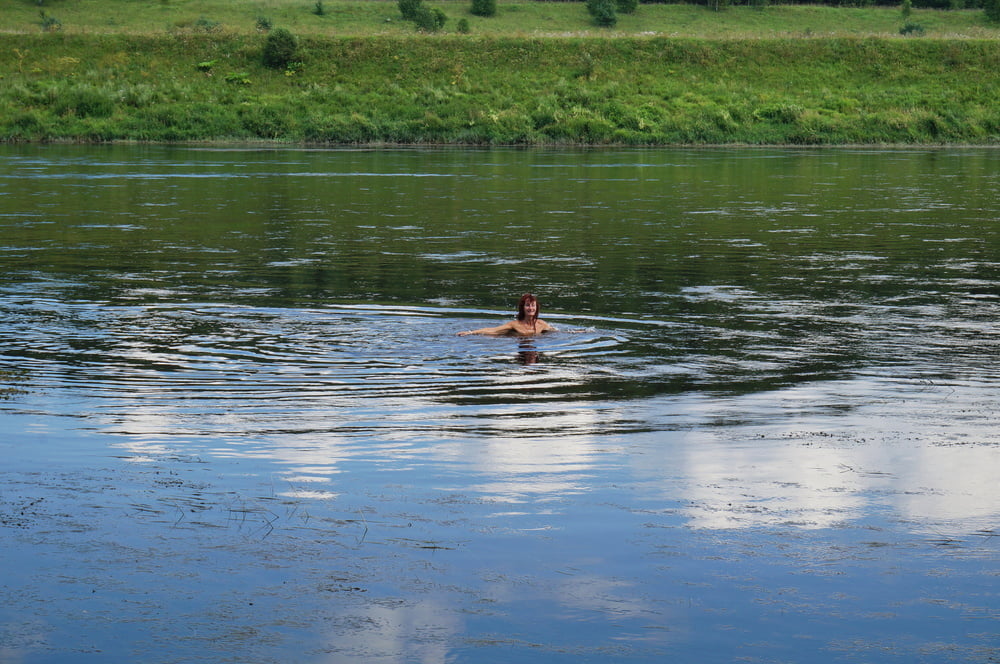 Nackt spielen im Wolga-Fluss
 #89287437
