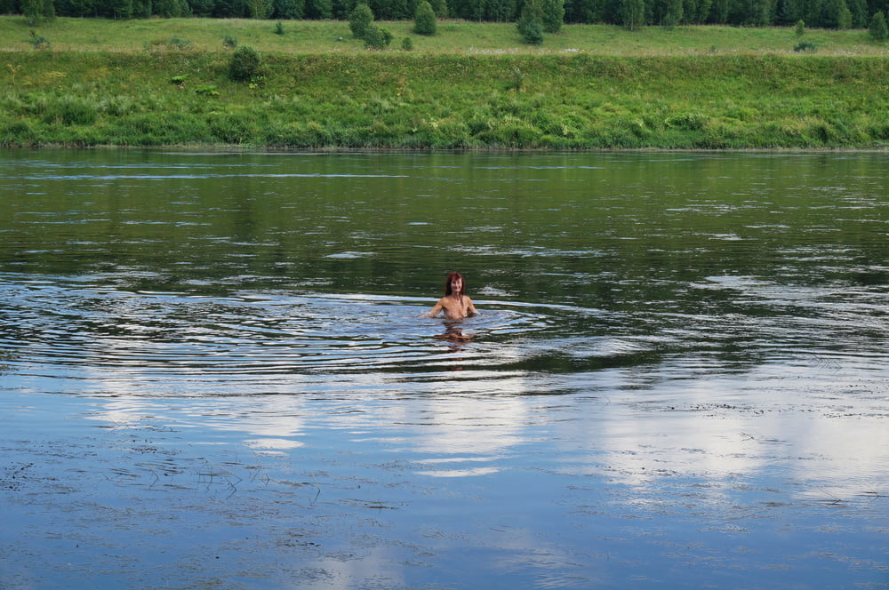 Nackt spielen im Wolga-Fluss
 #89287438