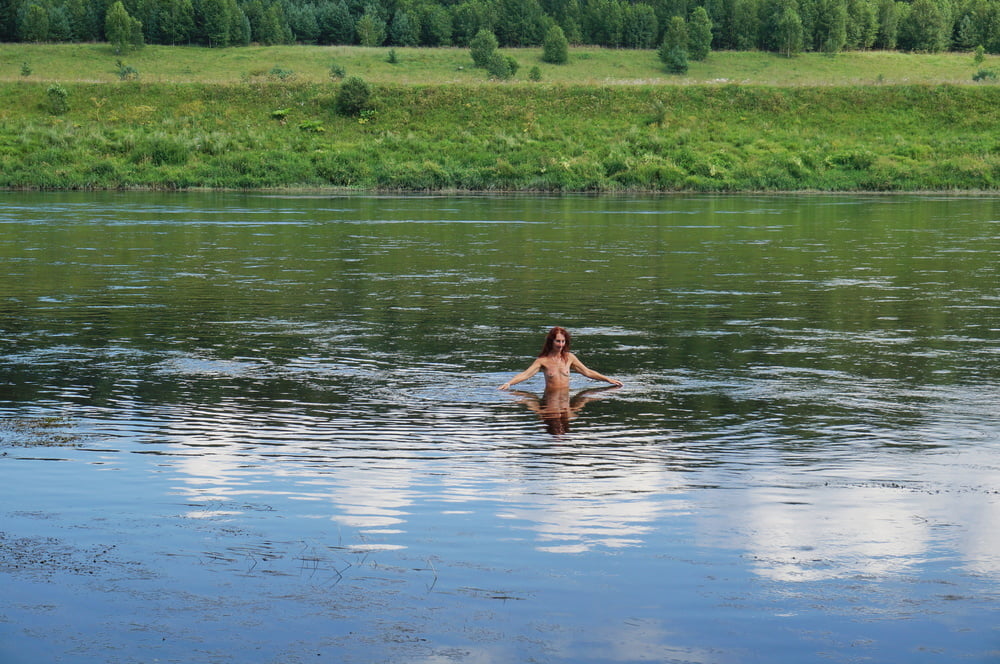 Nackt spielen im Wolga-Fluss
 #89287441