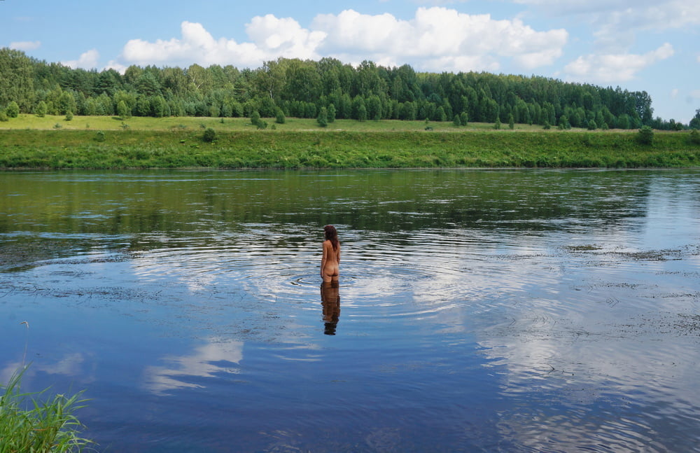 Nackt spielen im Wolga-Fluss
 #89287443