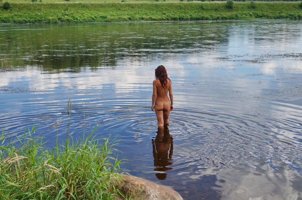 Nackt spielen im Wolga-Fluss
 #89287448