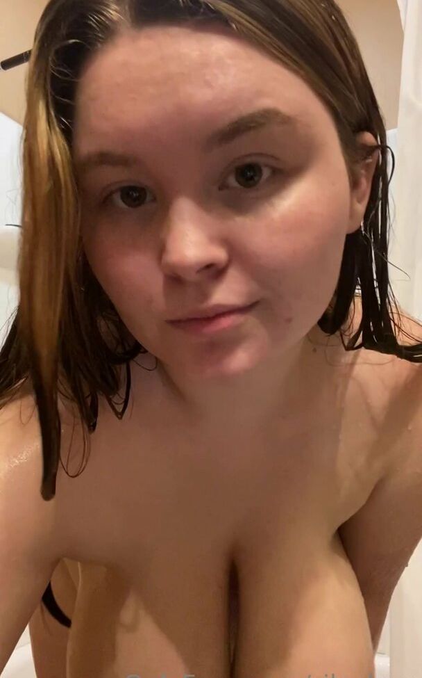 Rileelovee desnuda #108399730