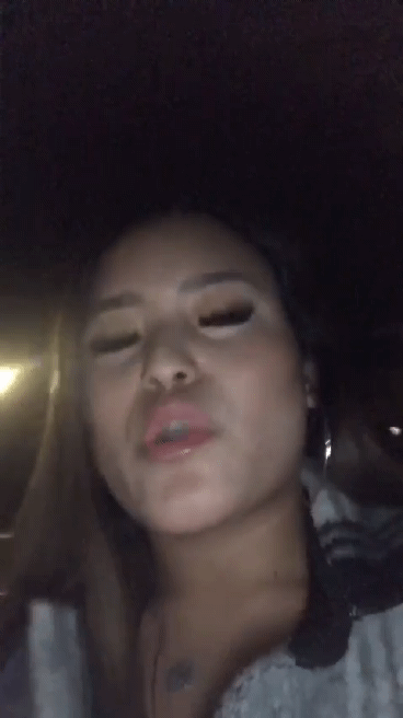 Nepal 20yo estudiante y escolta pema chon fumar cig caliente
 #91048335