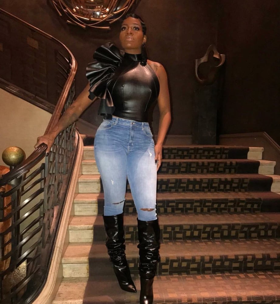 Milfs & gilfs usando botas no.6
 #104193608