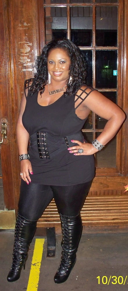 Milfs & gilfs usando botas no.6
 #104193626