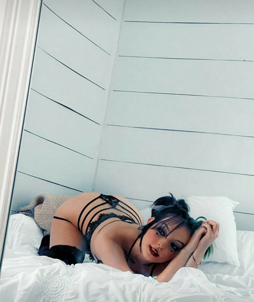 V1rgozo nackt #108225106