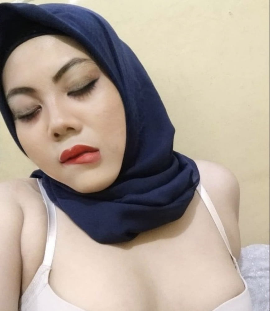 Gulcan Ucar Darmstadt (Comment) #105848117