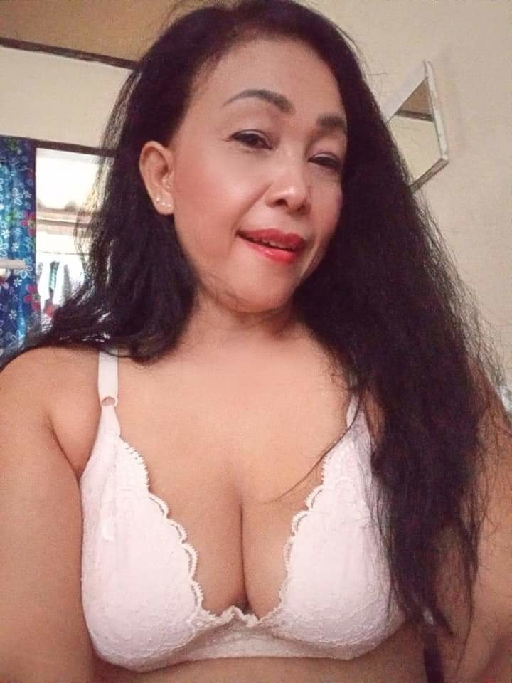 Ibu tetek besar #81304573