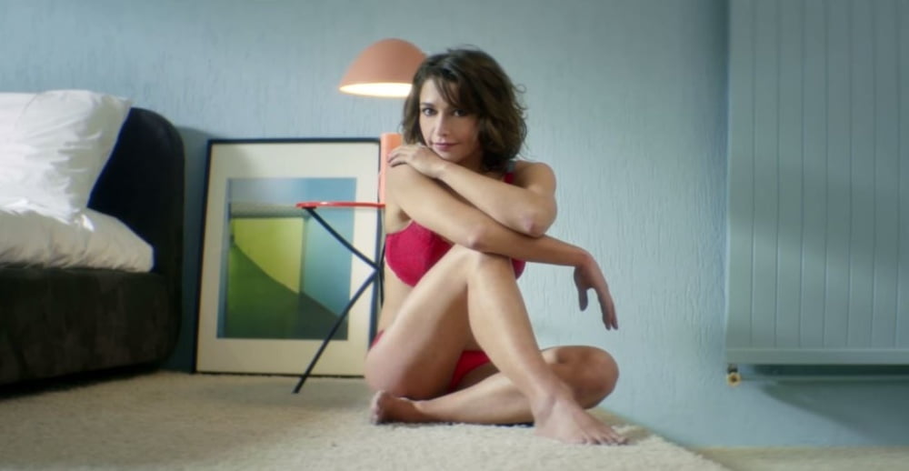 Emma de caunes
 #93143457