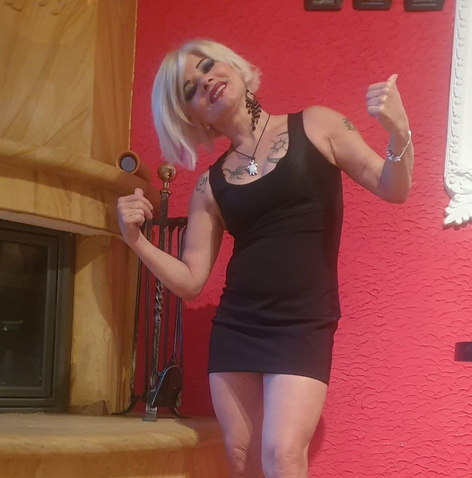 Blond suczka
 #87543621