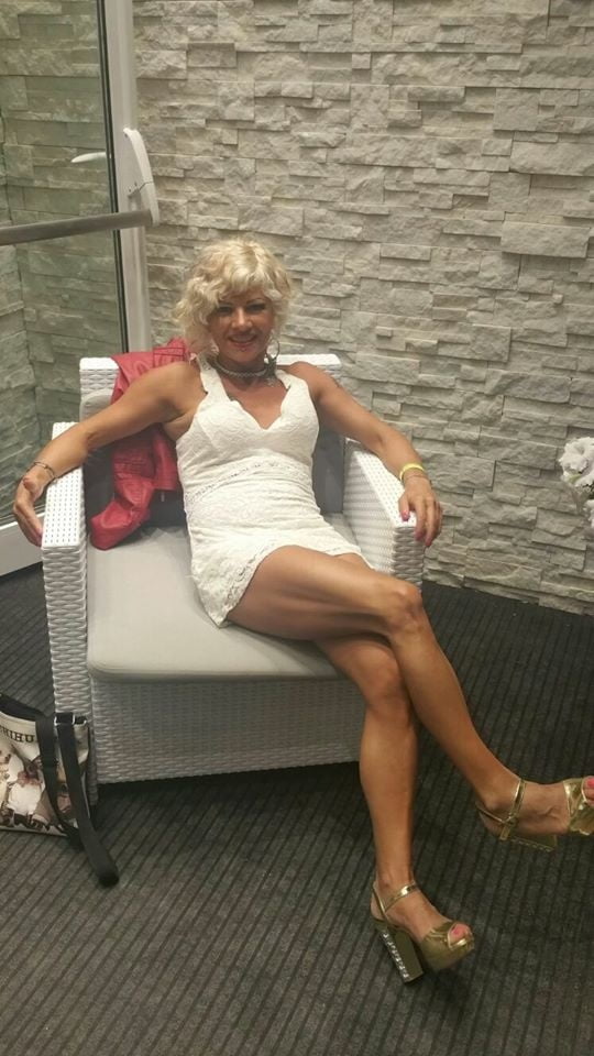 Blond suczka
 #87543644