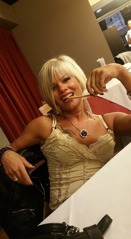 Blond suczka
 #87543686