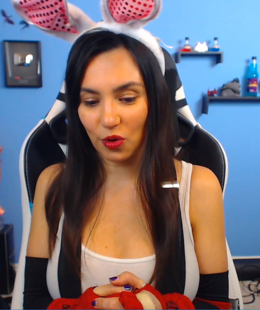 Quiero que trisha hershberger me amamante sus grandes tetas
 #100292533