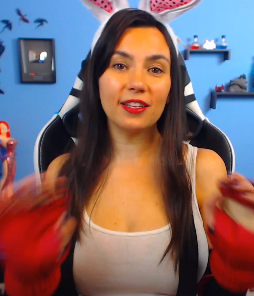 Quiero que trisha hershberger me amamante sus grandes tetas
 #100292535