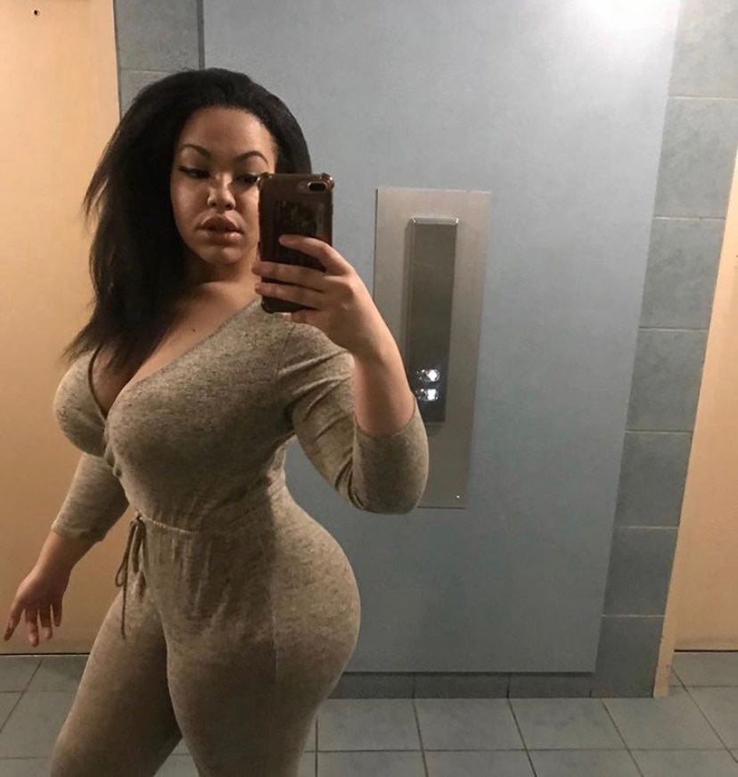 Schlampe mit fetten Titten
 #90027829