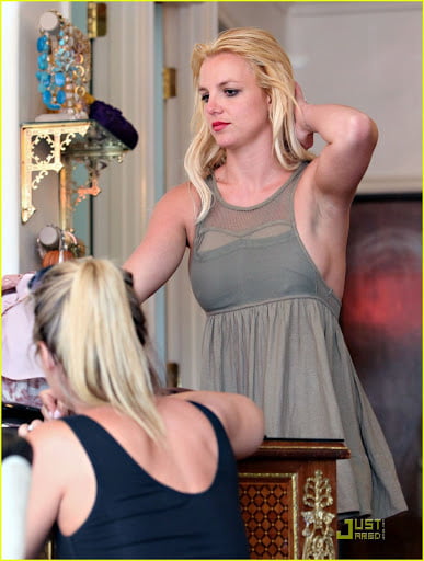 Britney spears hot hairy armpits
 #99846394