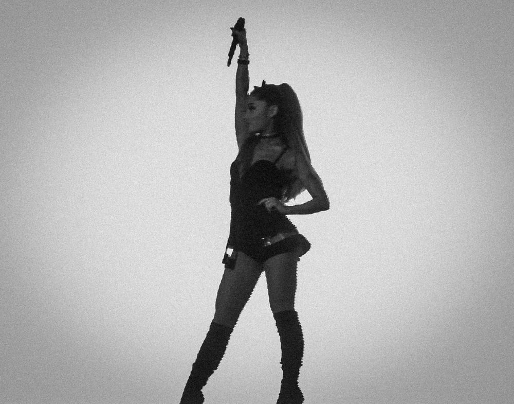 Ariana grande mit stiefel vol 07
 #104855563