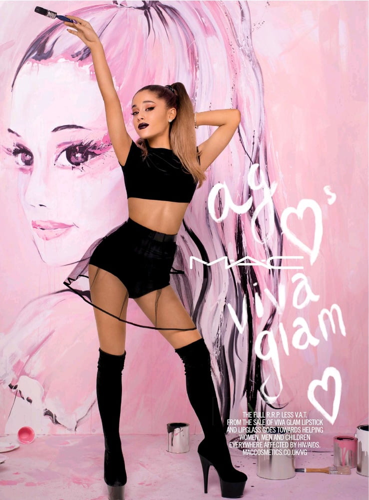 Ariana grande mit stiefel vol 07
 #104855628