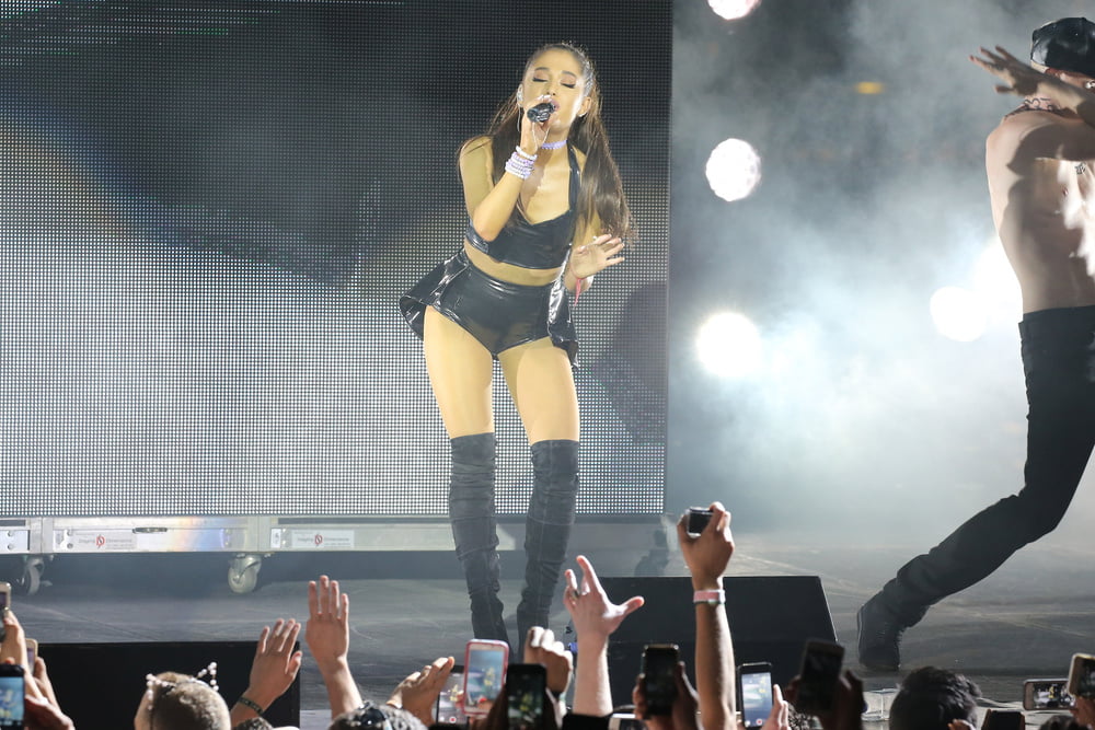 Ariana grande mit stiefel vol 07
 #104855737