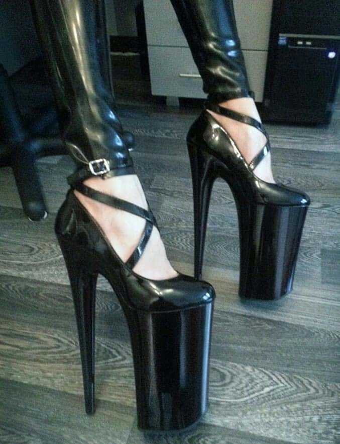 Pretty ladys in heels
 #92280960