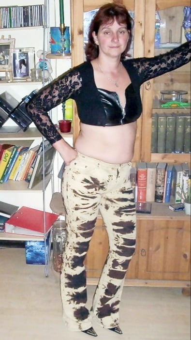 Chubby german wife Sofia strips out of combat trousers #98986182