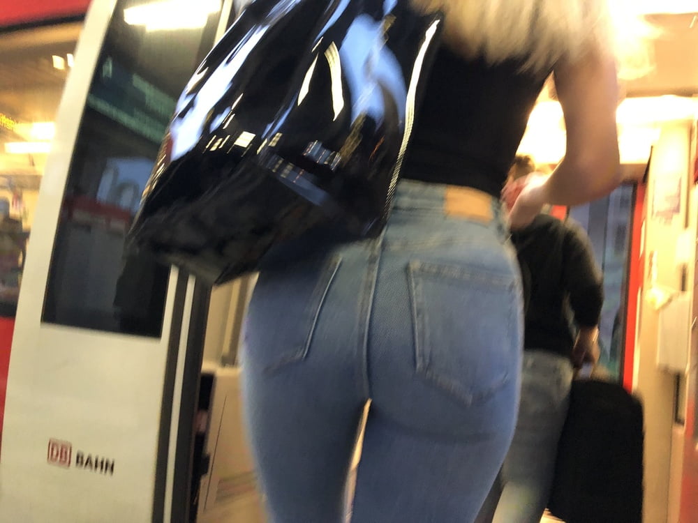 Hot Jeans Ass in Train Marburg #81838229