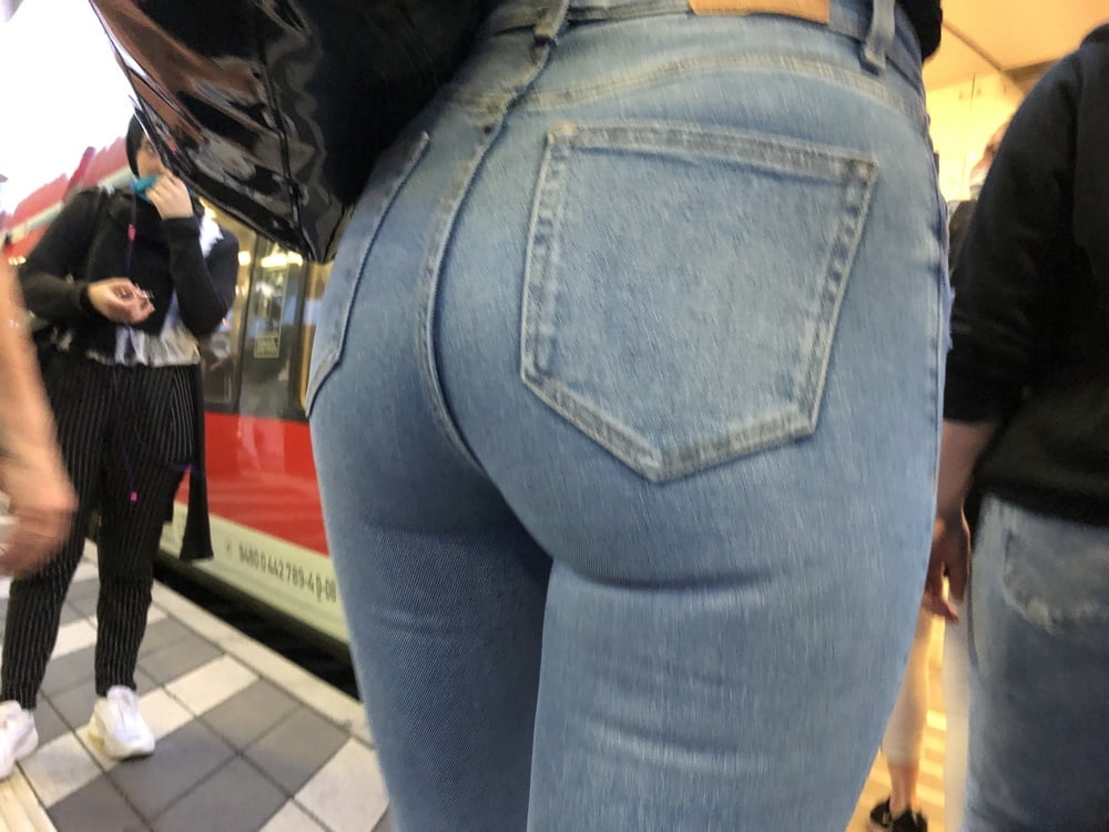Hot Jeans Ass in Train Marburg #81838232