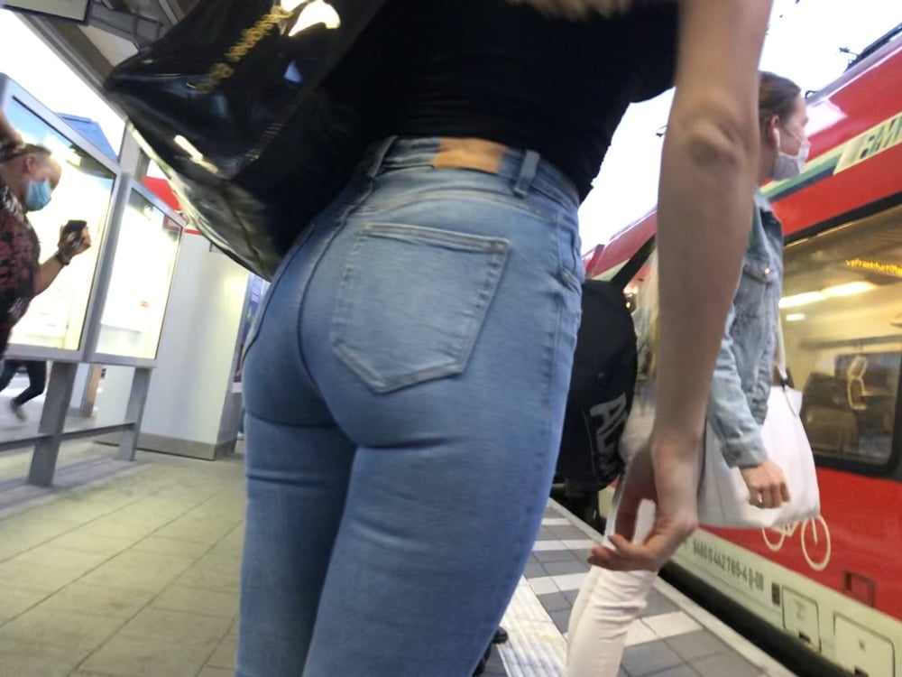 Hot Jeans Ass in Train Marburg #81838235