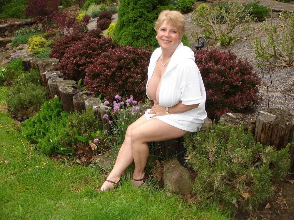 Wer ist diese reizende Dame (bitte kommentieren oder msg mich)
 #80490346