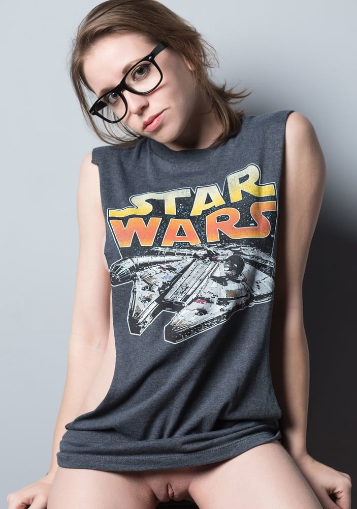 Chicas en varias camisas
 #90919086